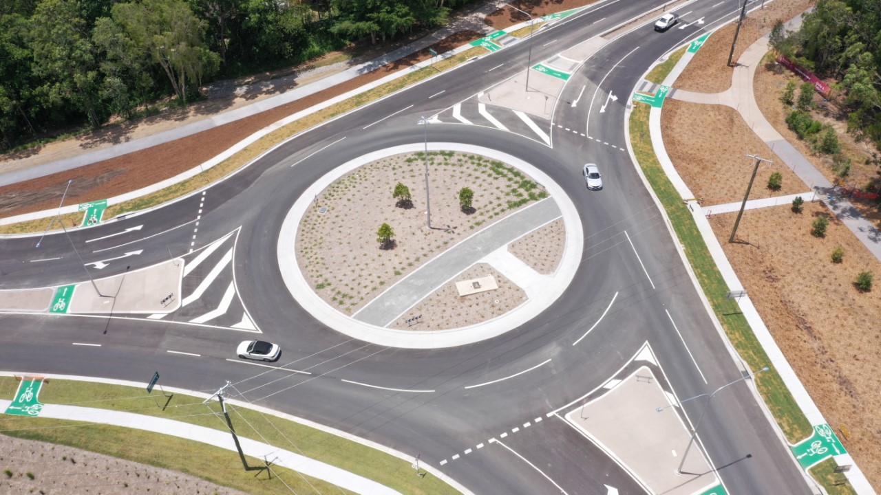Traffic flows at new Tewantin roundabout Zinc 96.1 FM