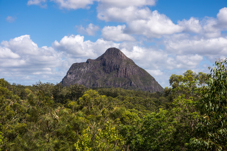 Man rescued from Mt Beerwah cliff-face